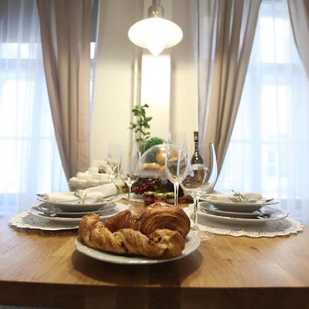 Vintage Apartment At Basilica Budapest Eksteriør bilde