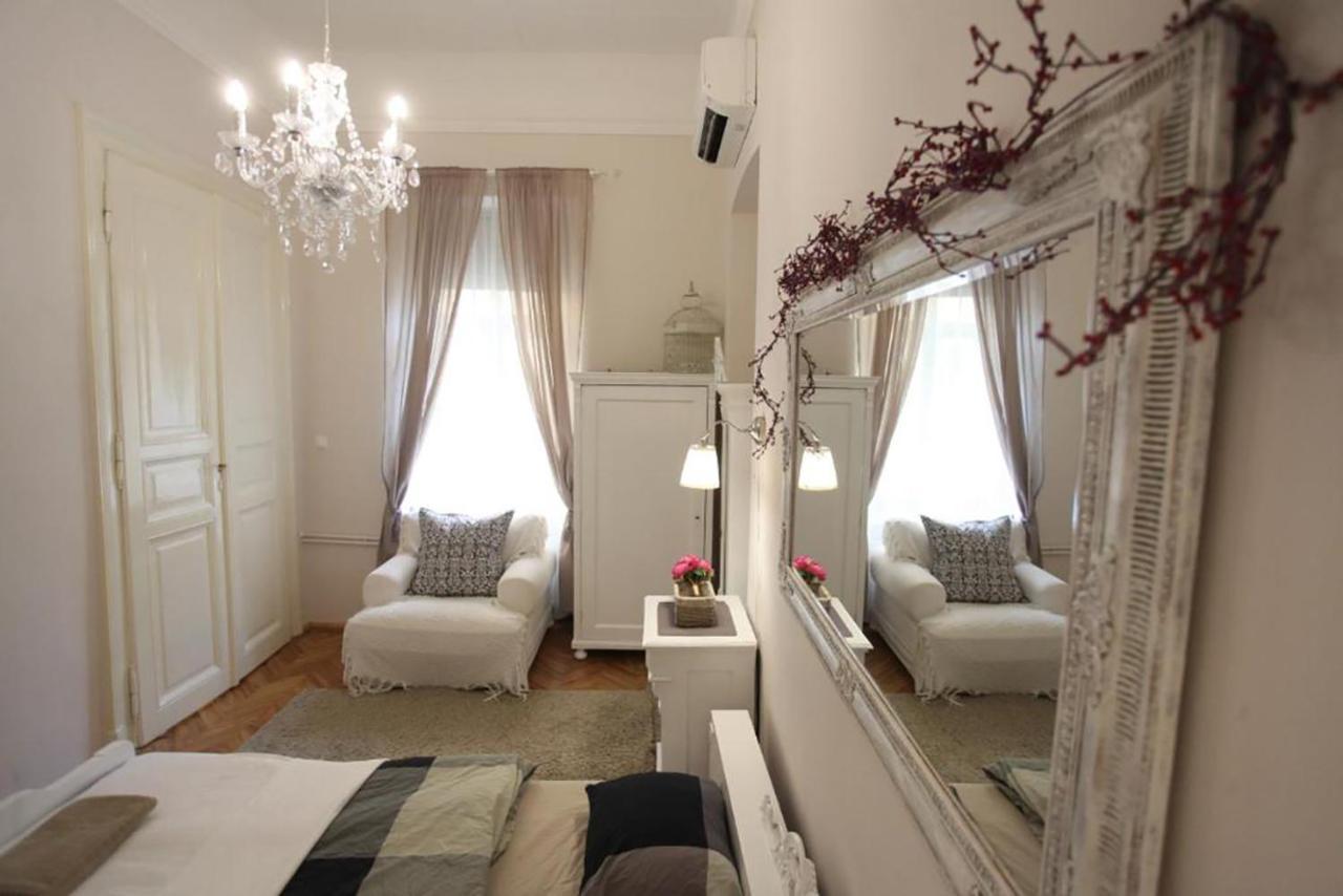 Vintage Apartment At Basilica Budapest Eksteriør bilde