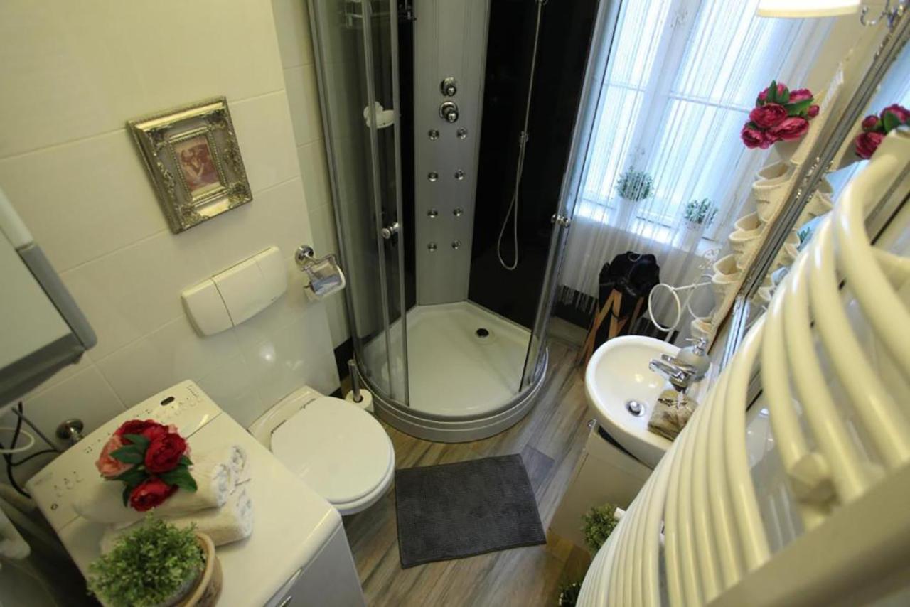 Vintage Apartment At Basilica Budapest Eksteriør bilde
