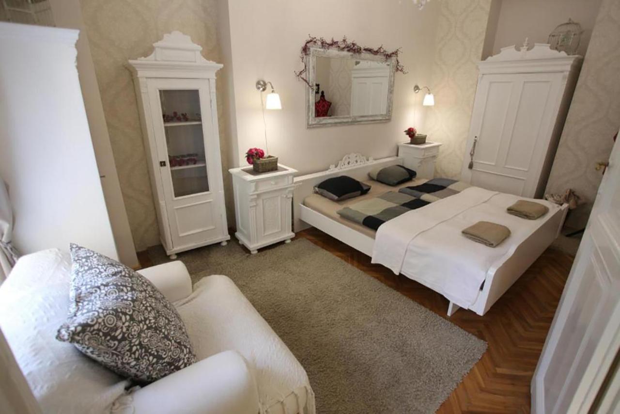 Vintage Apartment At Basilica Budapest Eksteriør bilde